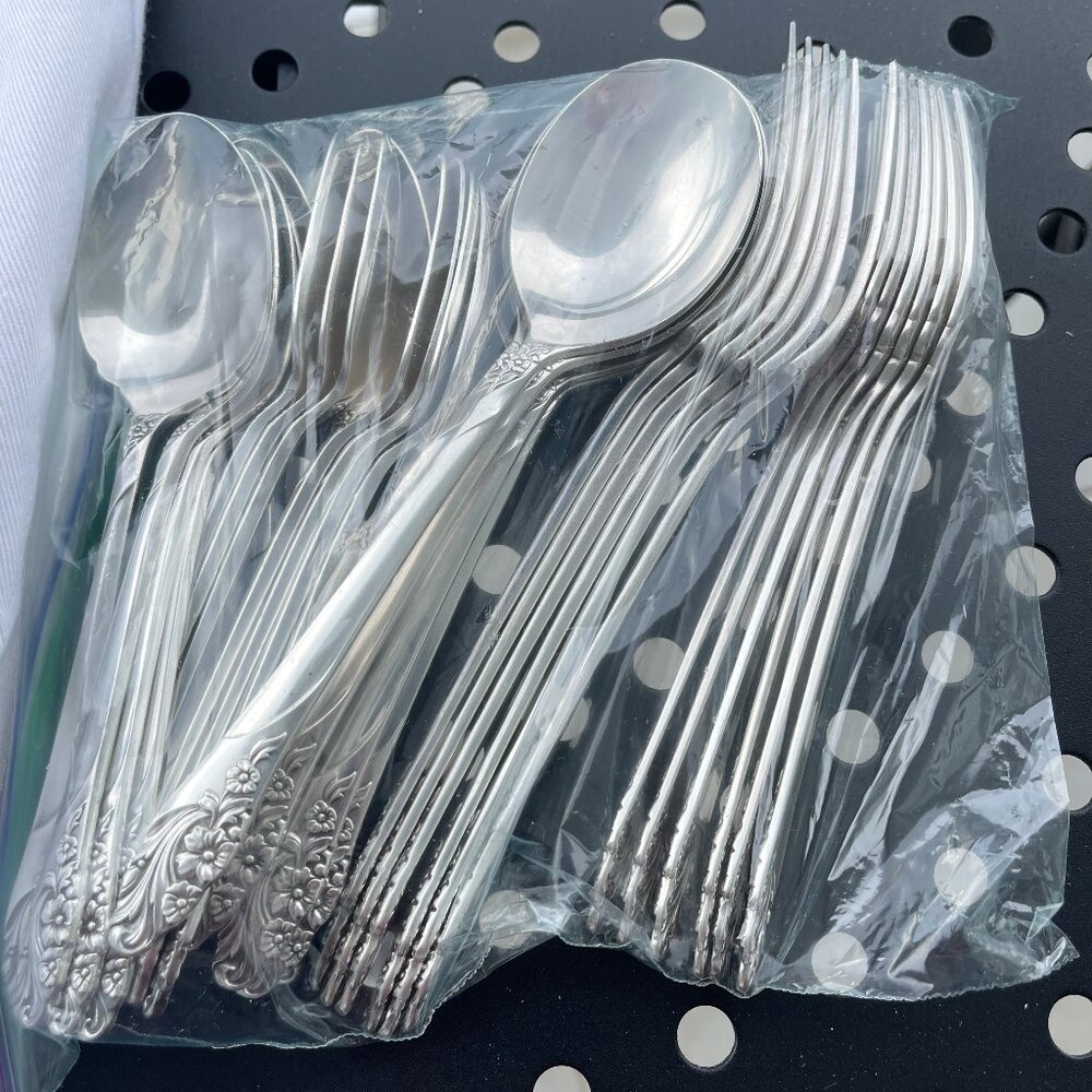 Vintage forks, knives and spoons    Oneida Flatwear "Evening Star"